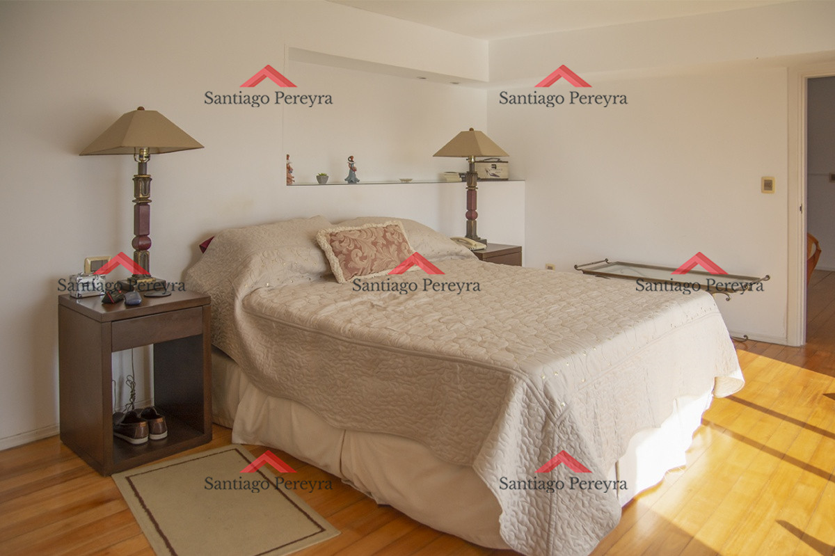 Apartamento ID.16561 - Espectacular Penthouse en venta a pasos del mar. 3 dormitorios + dependencia. Playa Brava.