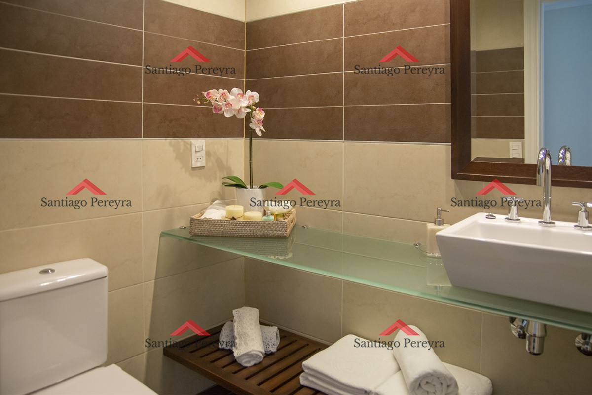 Apartamento ID.14060 - Vende apartamento de 3 dormitorios en Torre Imperiale I, Frente al mar, Punta del Este 