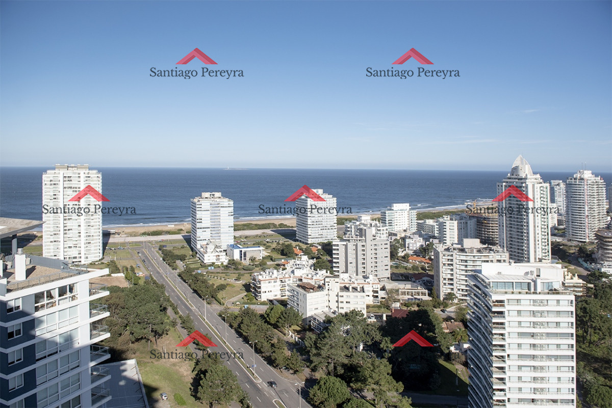 Apartamento ID.16241 - Vende departamento de 3 suites en Punta del Este.