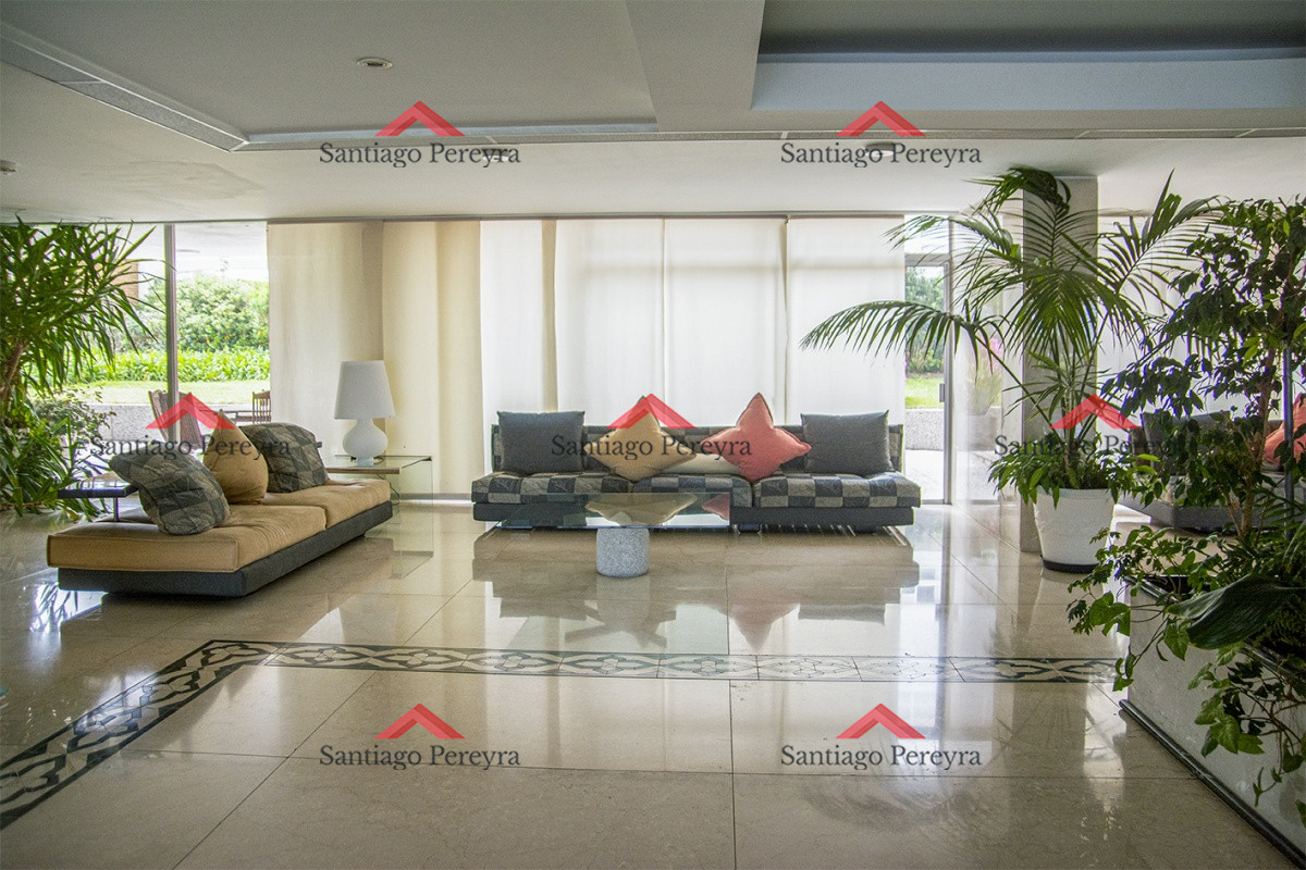 Apartamento ID.8236 - Amplia planta en primera línea al mar