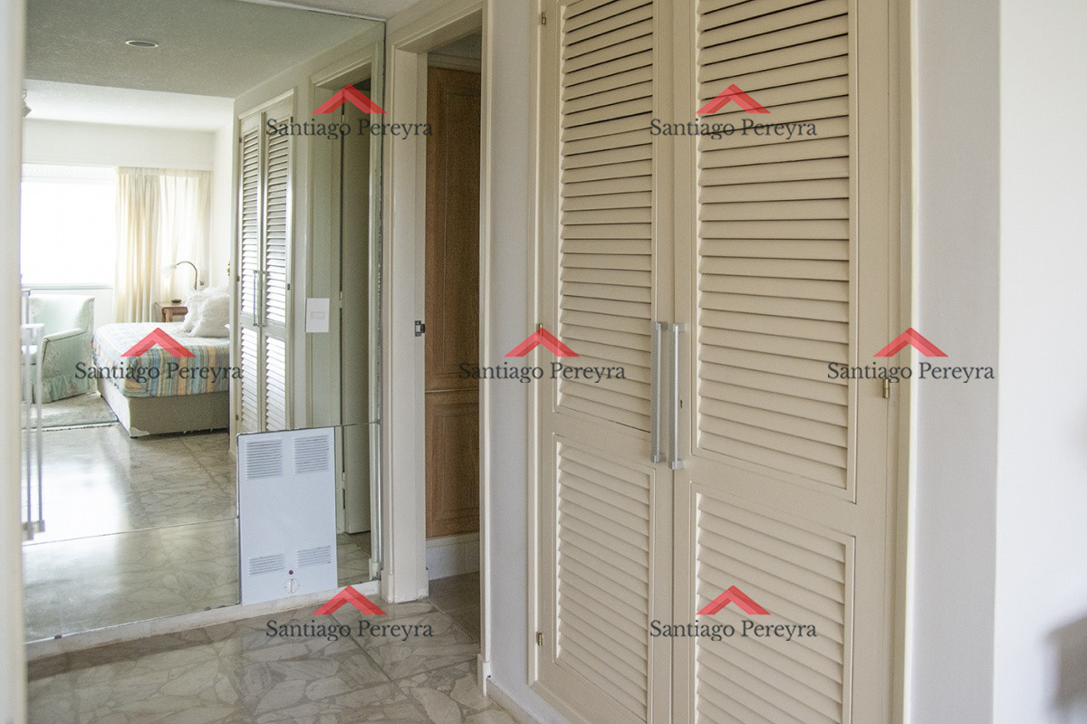 Apartamento ID.8236 - Amplia planta en primera línea al mar