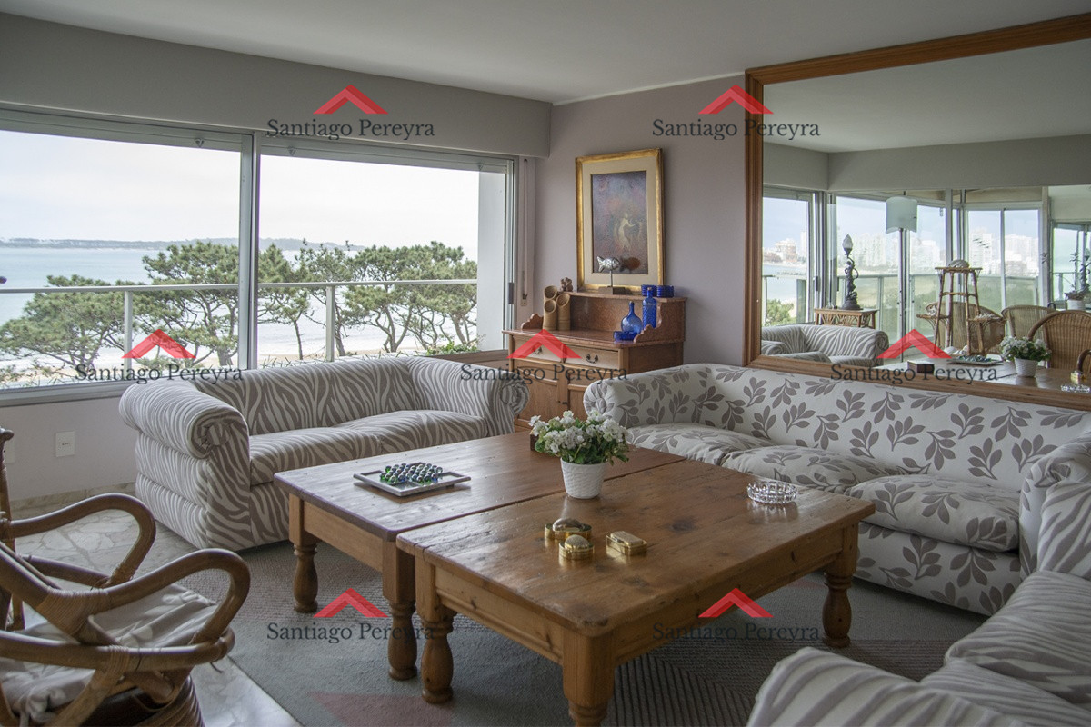 Apartamento ID.8236 - Amplia planta en primera línea al mar