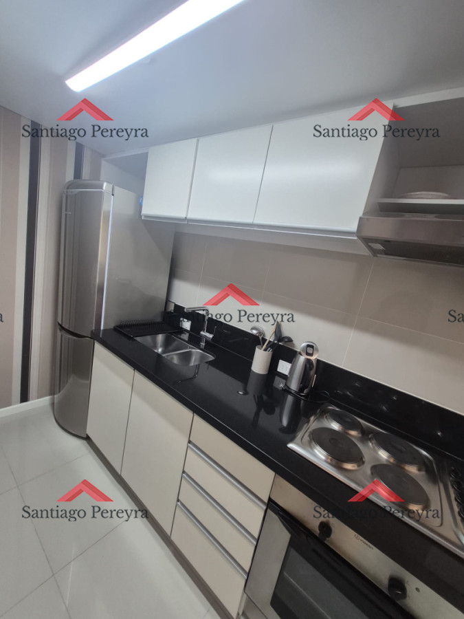 Apartamento ID.16988 - Apartamento en Venta de 2 dormitorios en Punta del Este Sobre Roosevelt