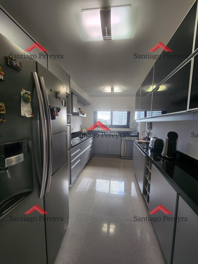 Apartamento ID.16240 - Departamento de 3 dormitorios + dependencia en venta en Torre One, Punta del Este.