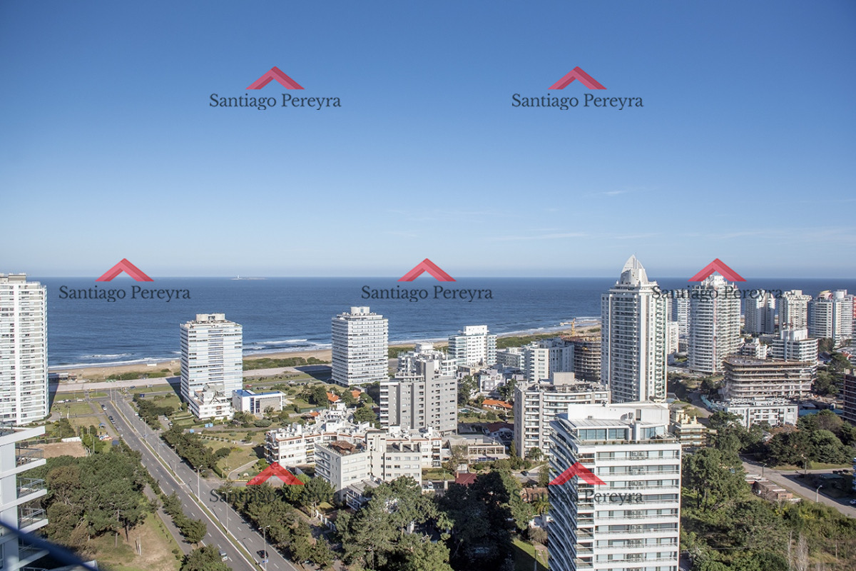 Apartamento ID.16241 - Vende departamento de 3 suites en Punta del Este.