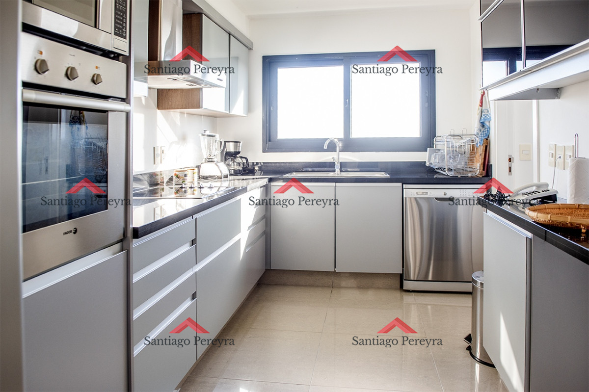 Apartamento ID.16241 - Vende departamento de 3 suites en Punta del Este.