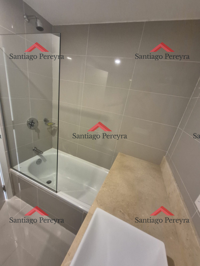 Apartamento ID.16988 - Apartamento en Venta de 2 dormitorios en Punta del Este Sobre Roosevelt