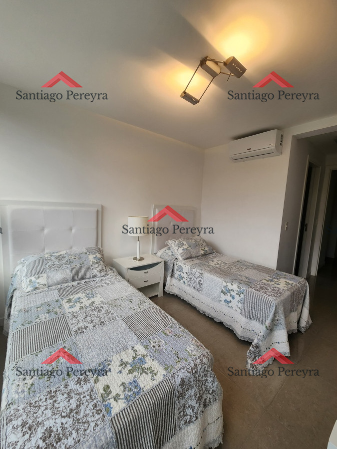 Apartamento ID.16240 - Departamento de 3 dormitorios + dependencia en venta en Torre One, Punta del Este.