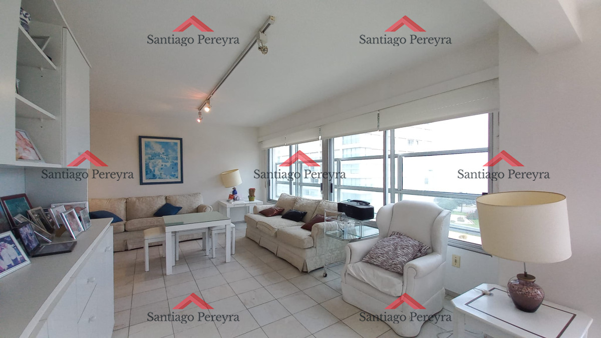 Apartamento ID.17026 - Departamento de 3 dormitorios + dependencia en venta, Playa Mansa. Torre Jefferson,.