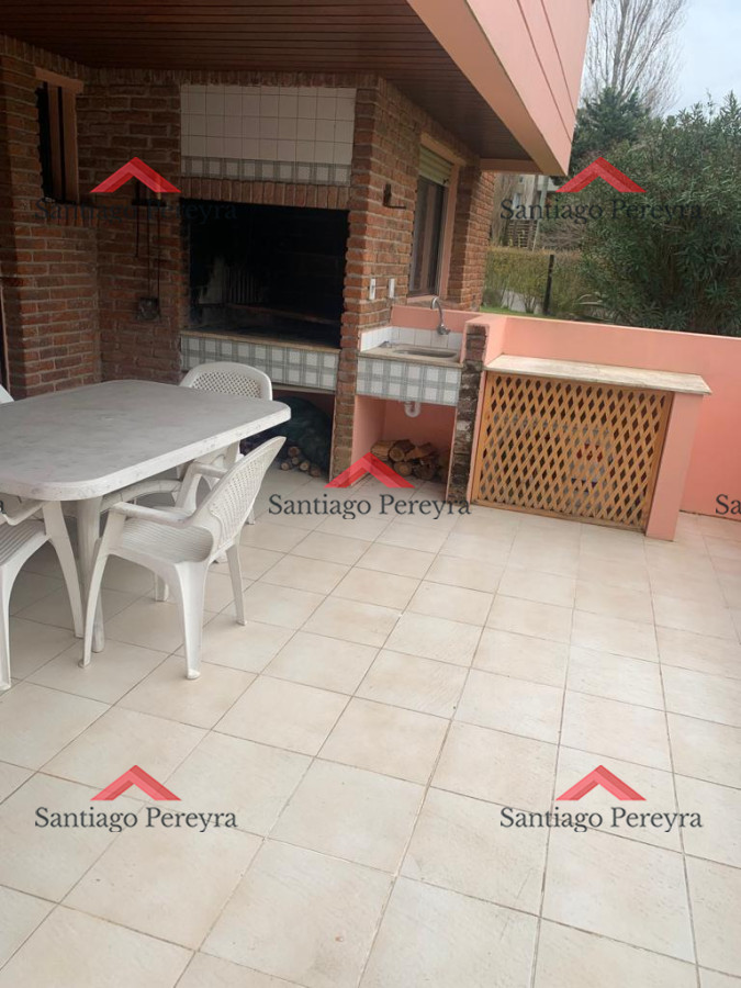 Apartamento ID.14449 - Apartamento de 3 dormitorios, con parrillero y estufa, cerca del mar, Punta del Este