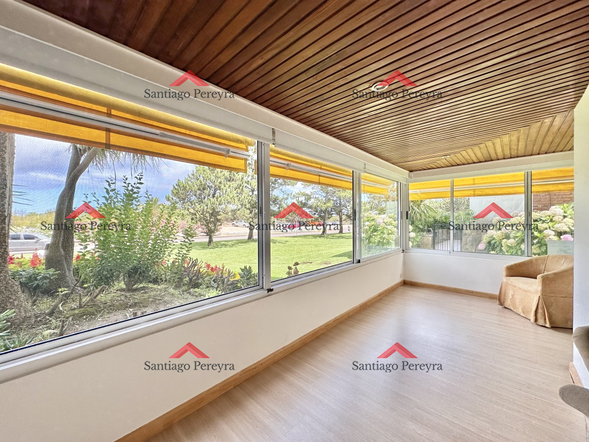 Apartamento ID.15728 - Vende Apartamento en Mansa - Punta del Este de 3 dormitorios, con Balcon.