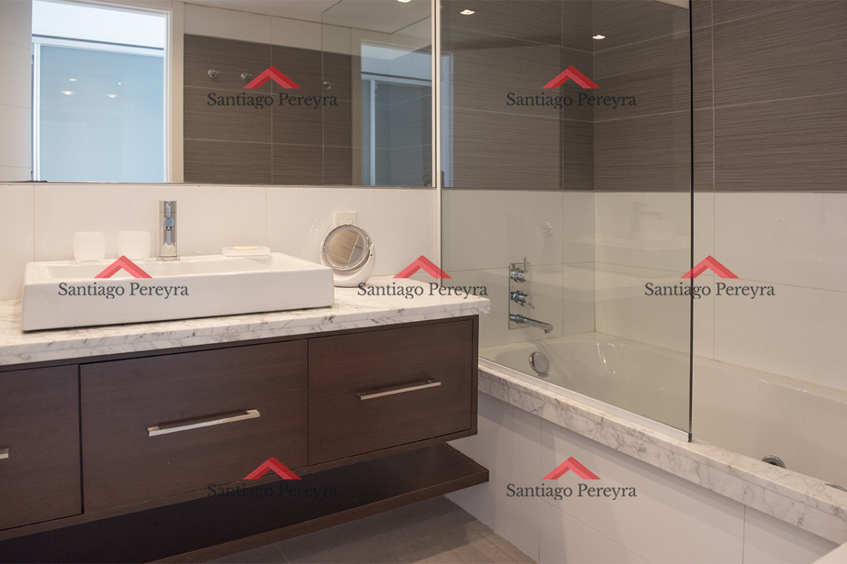 Apartamento ID.16241 - Vende departamento de 3 suites en Punta del Este.