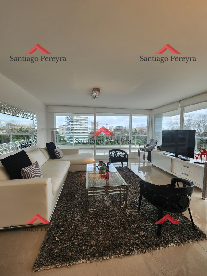 Apartamento ID.16240 - Departamento de 3 dormitorios + dependencia en venta en Torre One, Punta del Este.
