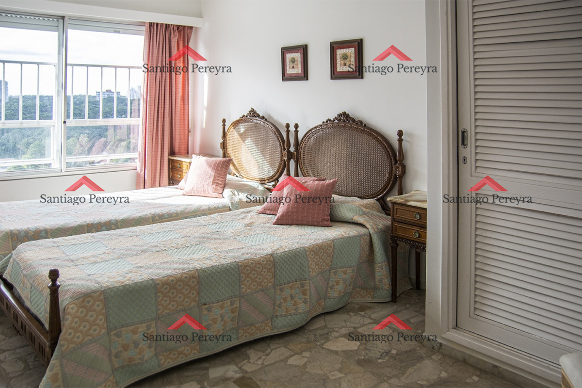 Apartamento ID.14359 - Se vende Hermoso Penthouse frente al mar de 3 dormitorios con barbacoa, Playa Mansa, Punta del Este