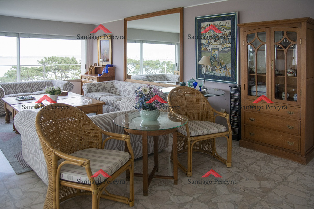 Apartamento ID.8236 - Amplia planta en primera línea al mar