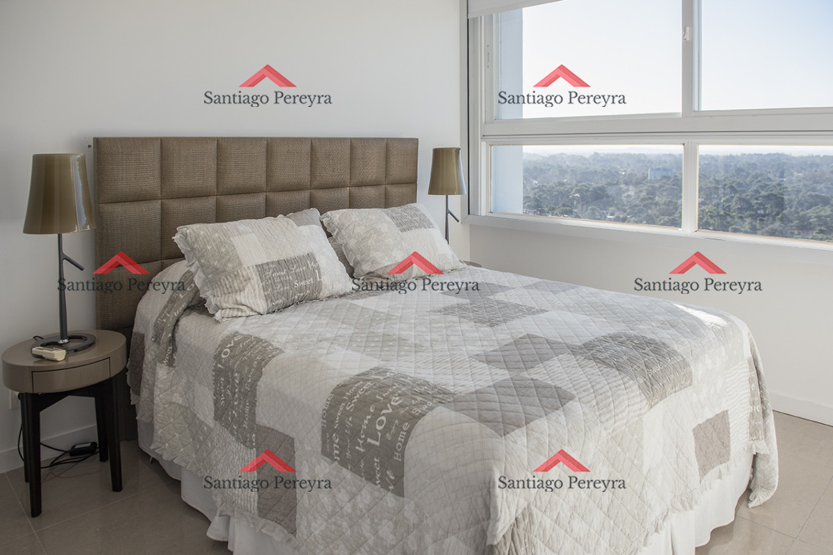 Apartamento ID.16241 - Vende departamento de 3 suites en Punta del Este.
