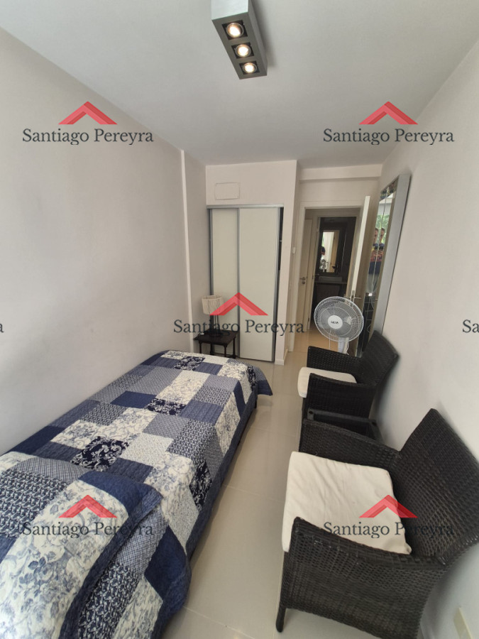 Apartamento ID.16988 - Apartamento en Venta de 2 dormitorios en Punta del Este Sobre Roosevelt