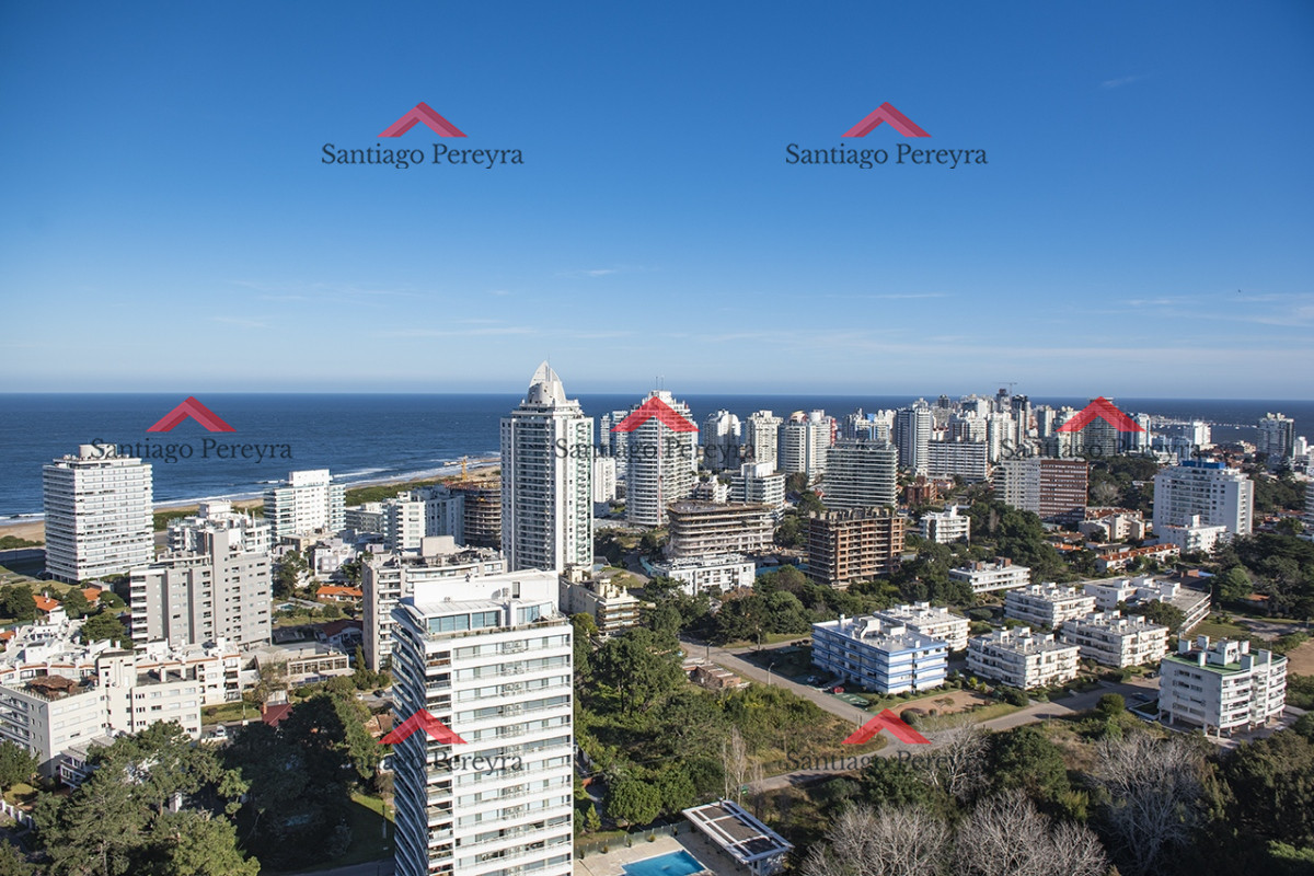 Apartamento ID.16241 - Vende departamento de 3 suites en Punta del Este.