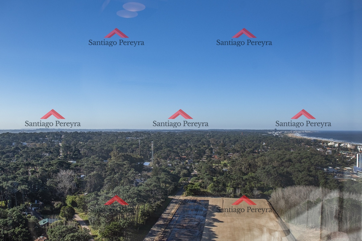 Apartamento ID.16241 - Vende departamento de 3 suites en Punta del Este.