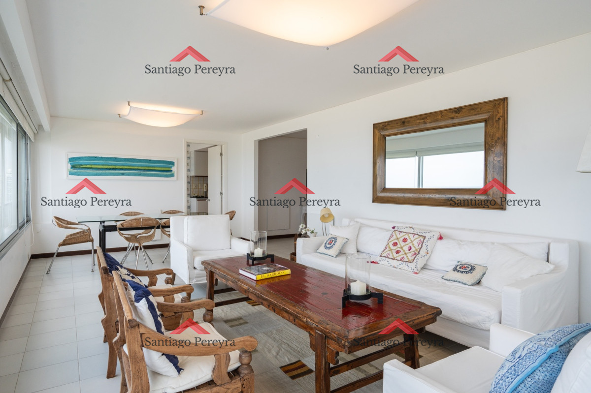 Apartamento ID.16497 - Apartamento en Venta de 3 dormitorios Frente al Mar en Playa Brava , Punta del este 