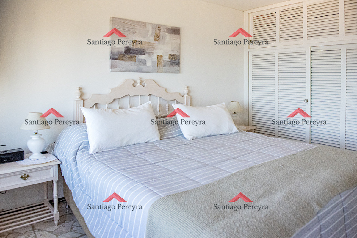 Apartamento ID.17104 - Departamento de 1 dormitorio y medio en venta en Peninsula, vista al mar. 