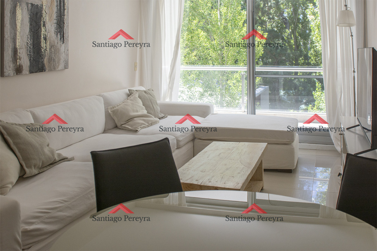 Apartamento ID.16988 - Apartamento en Venta de 2 dormitorios en Punta del Este Sobre Roosevelt