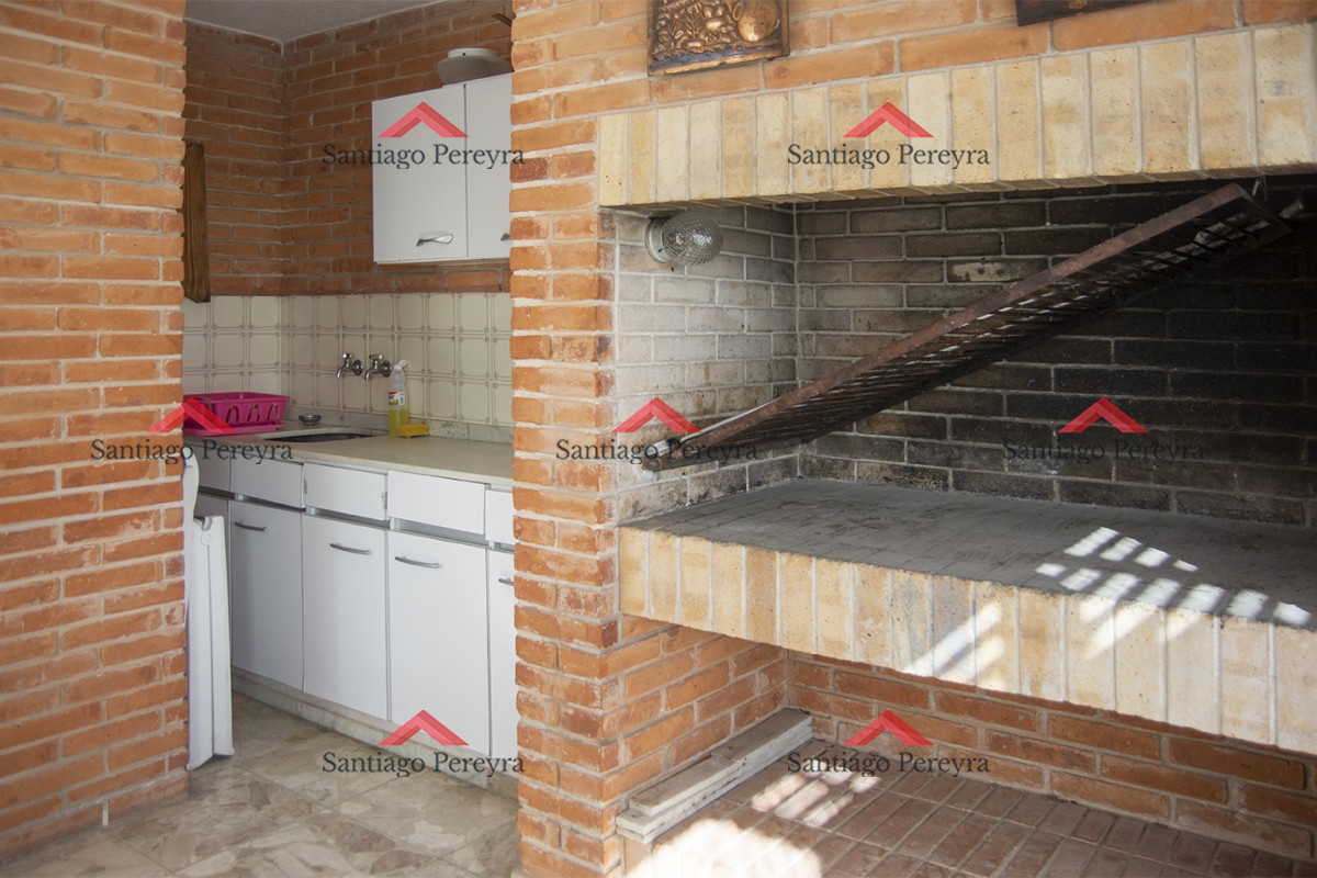 Apartamento ID.14359 - Se vende Hermoso Penthouse frente al mar de 3 dormitorios con barbacoa, Playa Mansa, Punta del Este