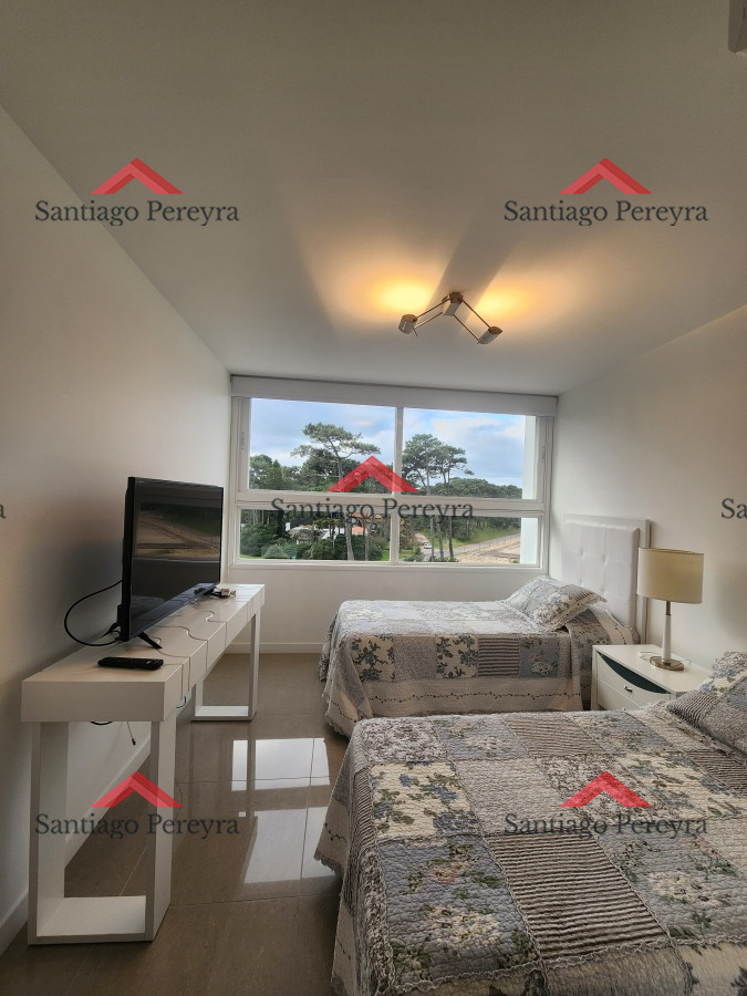 Apartamento ID.16240 - Departamento de 3 dormitorios + dependencia en venta en Torre One, Punta del Este.