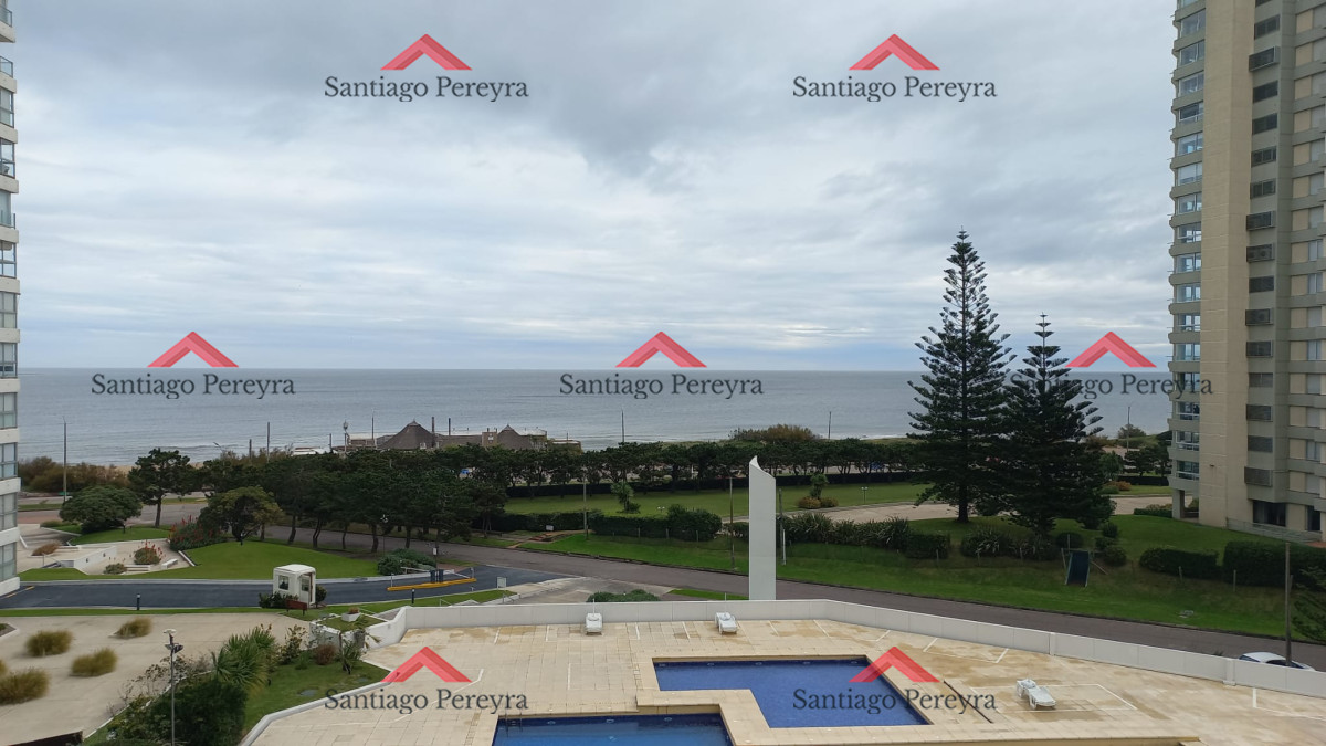 Apartamento ID.17026 - Departamento de 3 dormitorios + dependencia en venta, Playa Mansa. Torre Jefferson,.