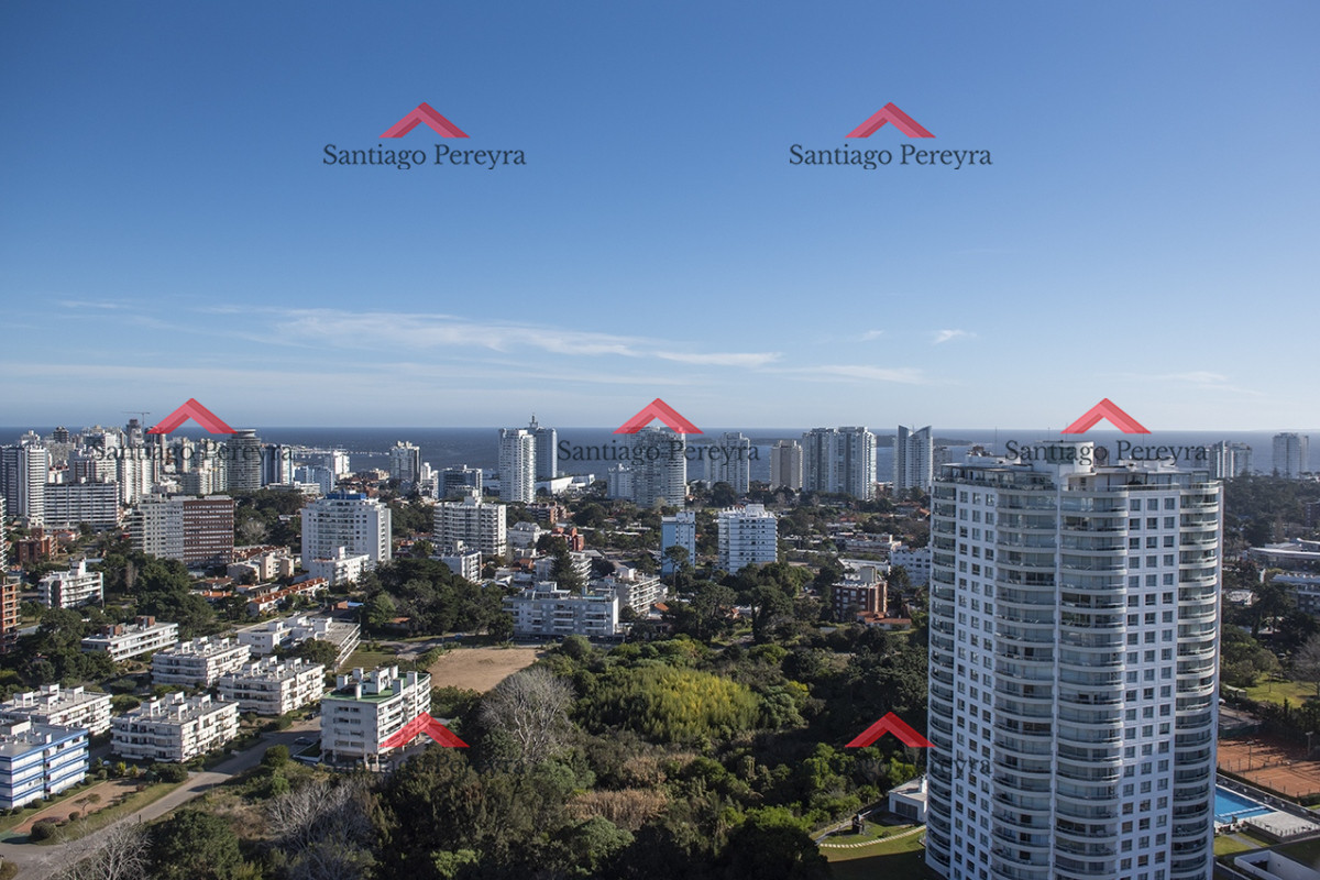 Apartamento ID.16241 - Vende departamento de 3 suites en Punta del Este.