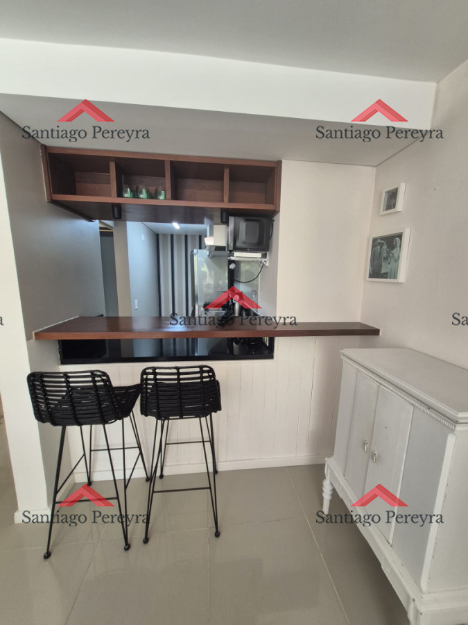 Apartamento ID.16988 - Apartamento en Venta de 2 dormitorios en Punta del Este Sobre Roosevelt