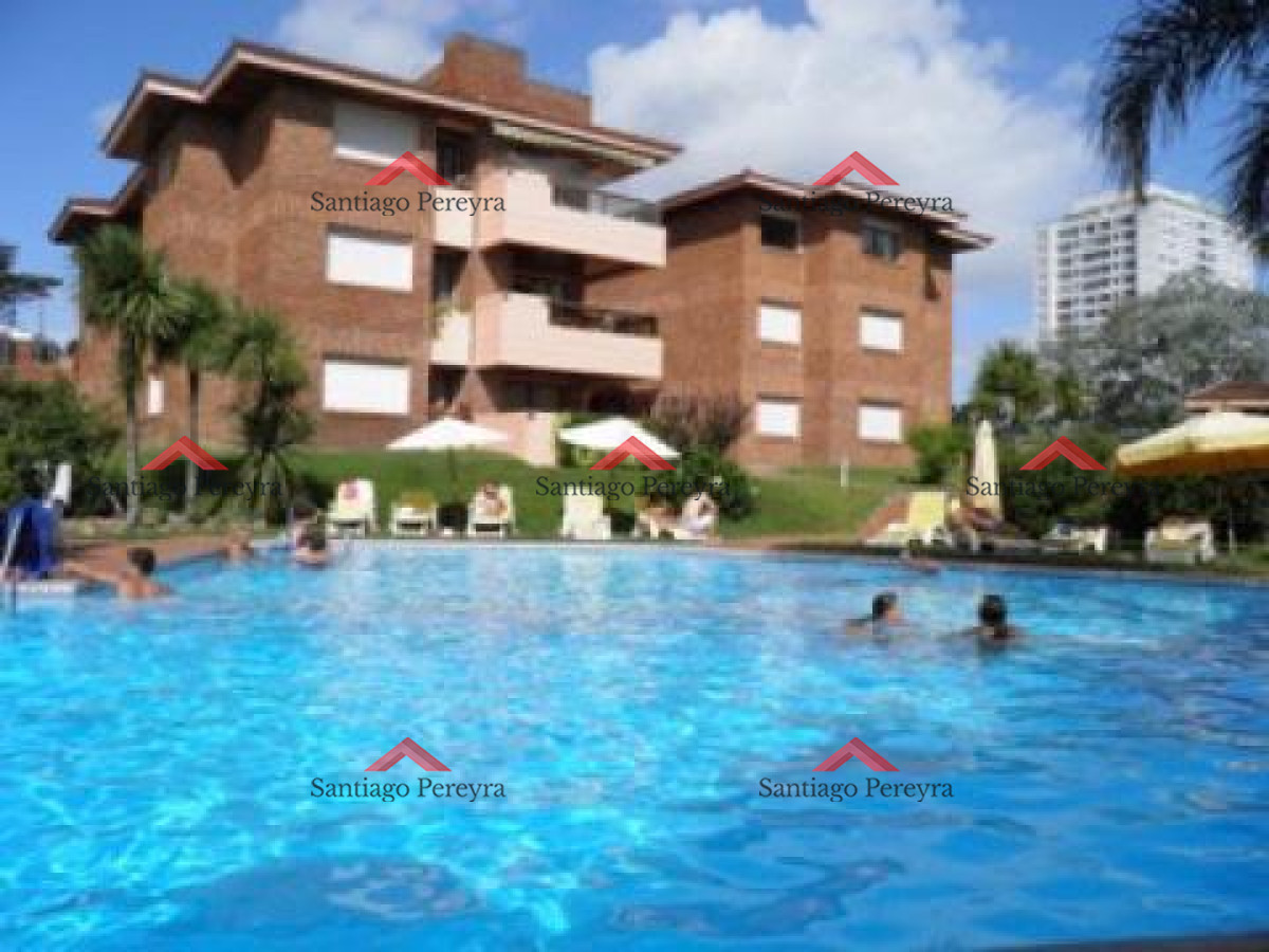 Apartamento ID.14449 - Apartamento de 3 dormitorios, con parrillero y estufa, cerca del mar, Punta del Este