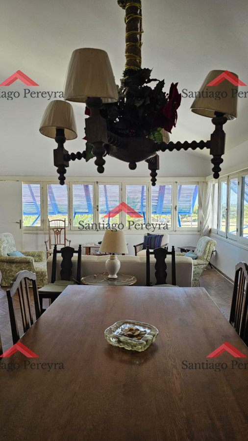 Casa ID.6476 - Importante residencia frente al mar en venta.