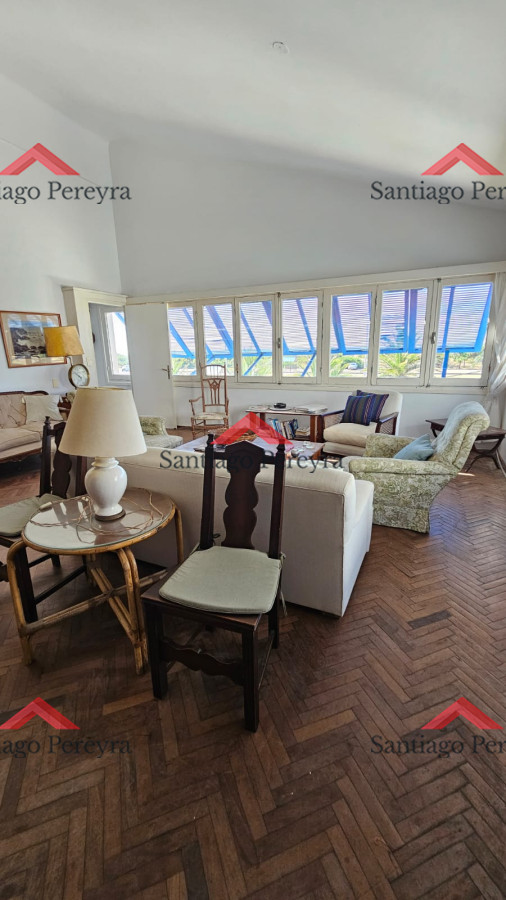 Casa ID.6476 - Importante residencia frente al mar en venta.