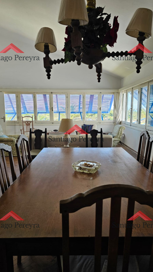 Casa ID.6476 - Importante residencia frente al mar en venta.