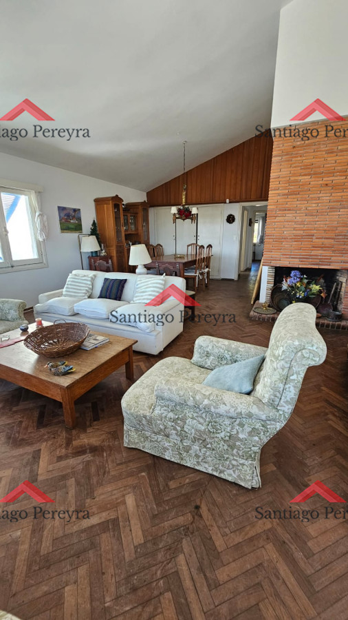 Casa ID.6476 - Importante residencia frente al mar en venta.