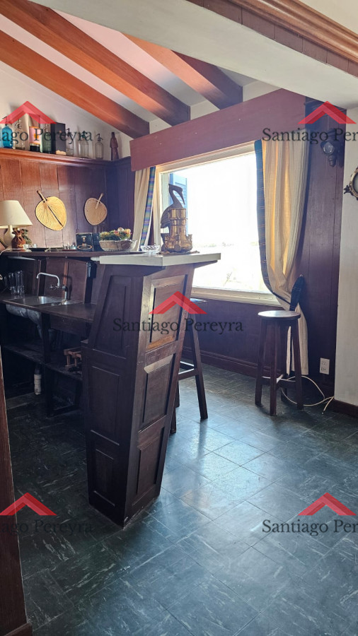 Casa ID.6476 - Importante residencia frente al mar en venta.