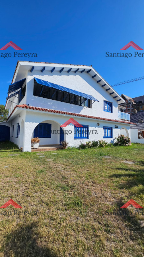 Casa ID.6476 - Importante residencia frente al mar en venta.