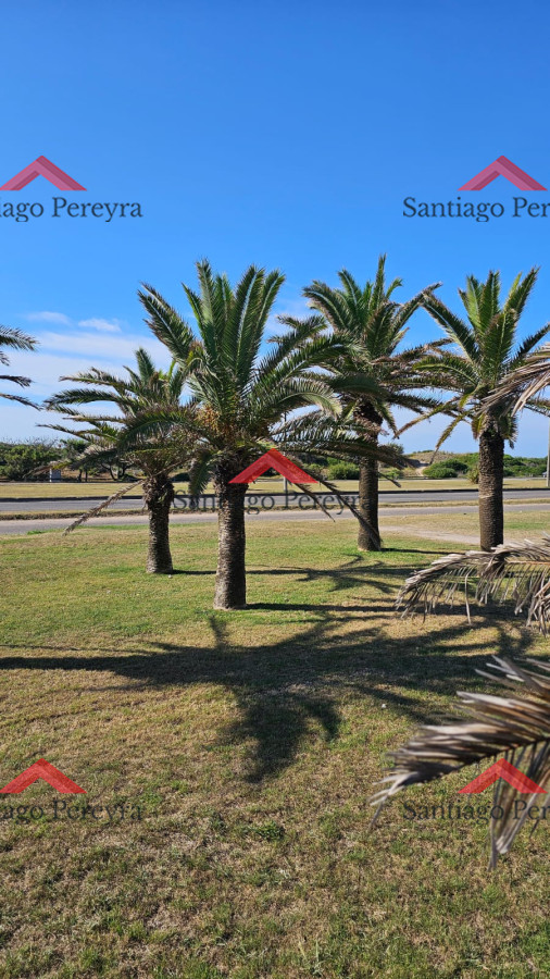 Casa ID.6476 - Importante residencia frente al mar en venta.