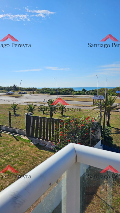 Casa ID.6476 - Importante residencia frente al mar en venta.