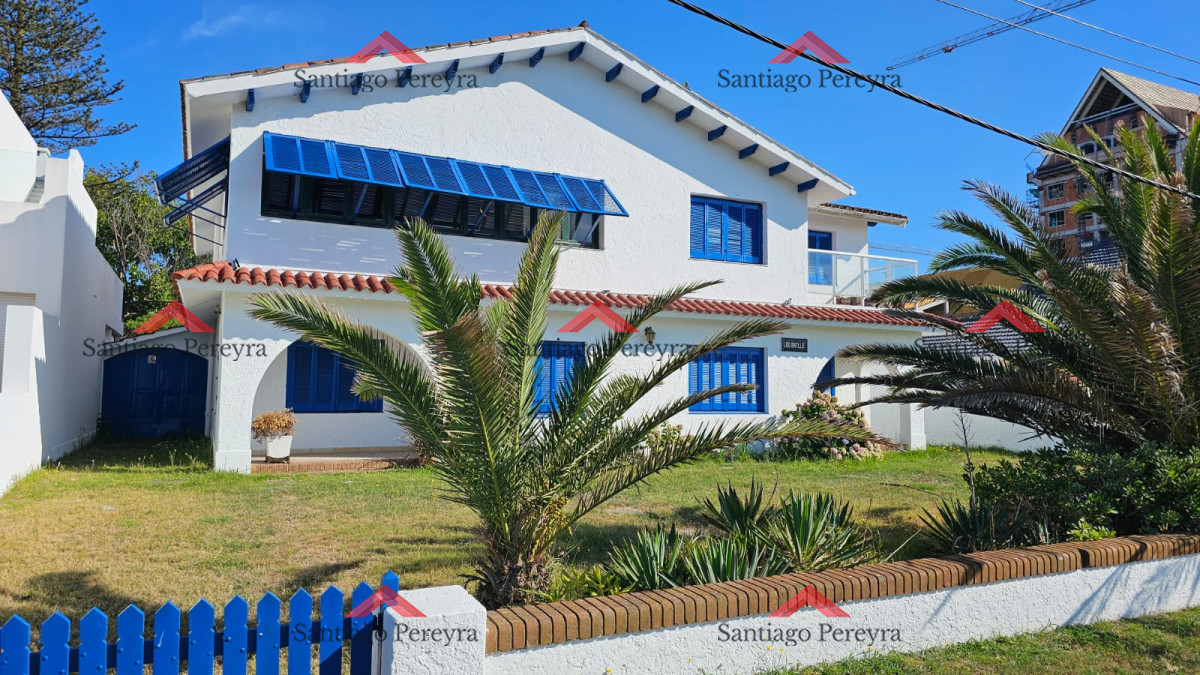 Casa ID.6476 - Importante residencia frente al mar en venta.