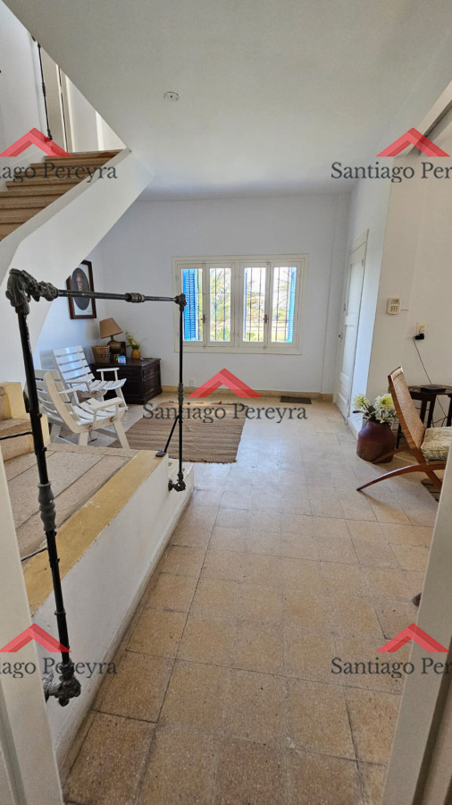 Casa ID.6476 - Importante residencia frente al mar en venta.