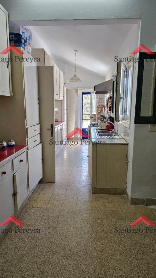 Casa ID.6476 - Importante residencia frente al mar en venta.