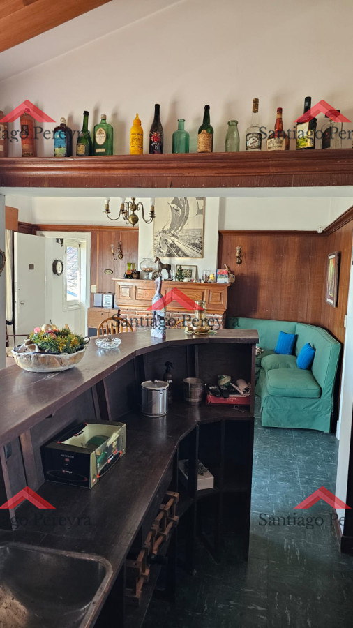 Casa ID.6476 - Importante residencia frente al mar en venta.