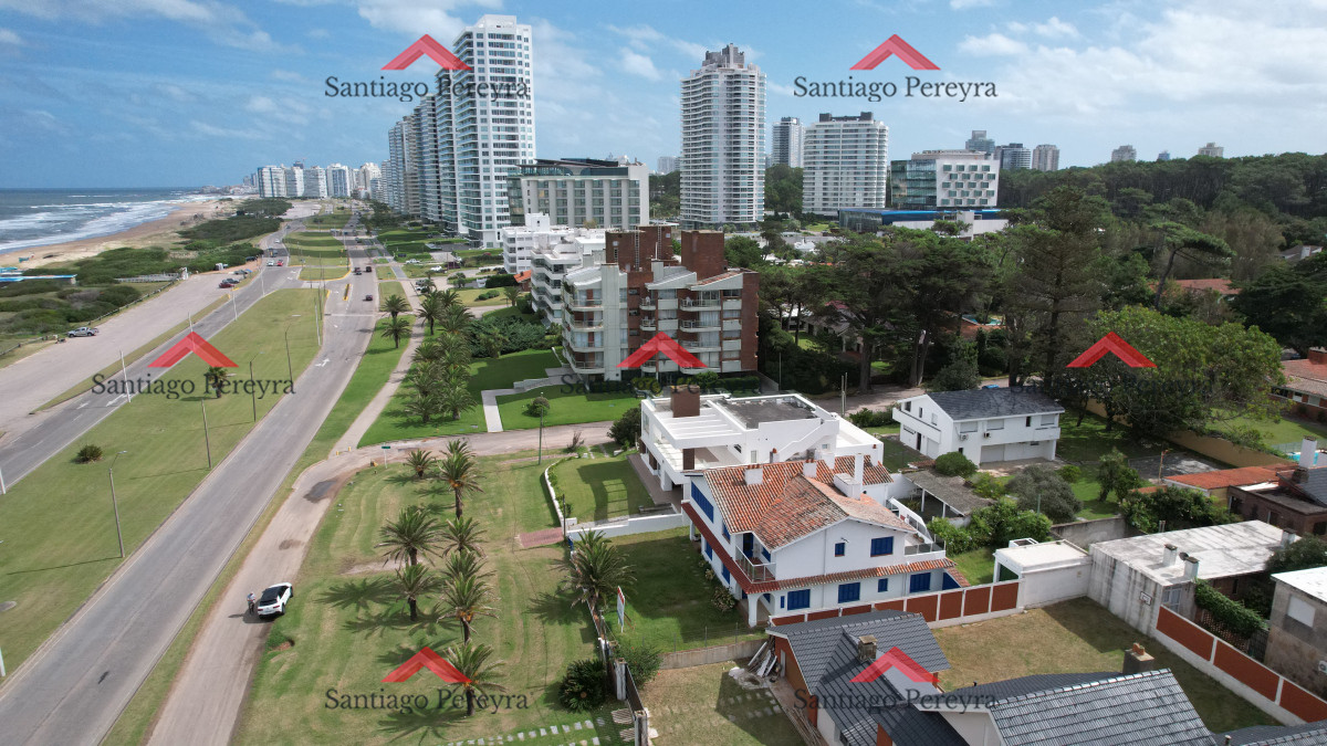 Casa ID.6476 - Importante residencia frente al mar en venta.