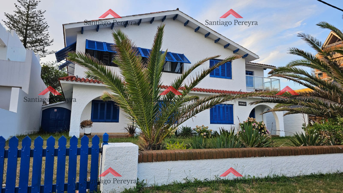 Casa ID.6476 - Importante residencia frente al mar en venta.