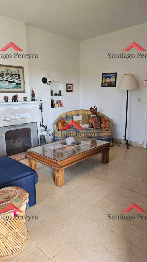 Casa ID.6476 - Importante residencia frente al mar en venta.