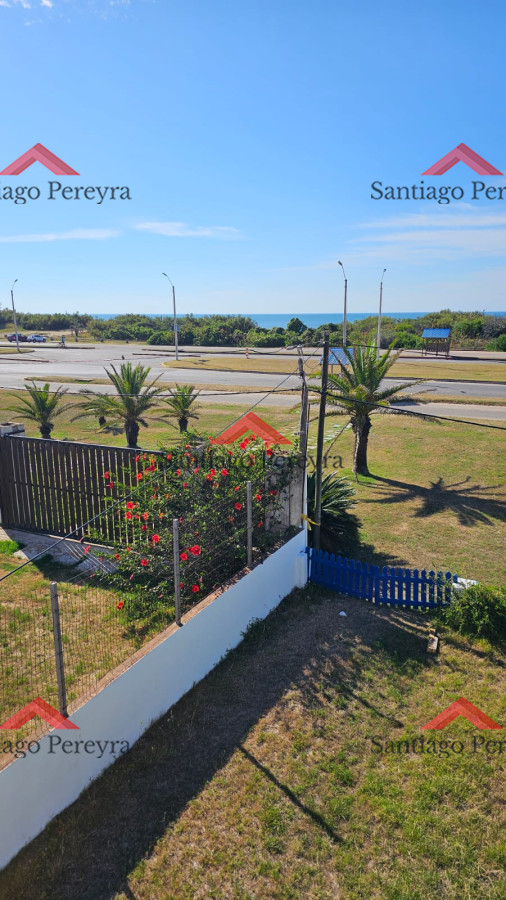 Casa ID.6476 - Importante residencia frente al mar en venta.