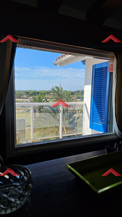 Casa ID.6476 - Importante residencia frente al mar en venta.