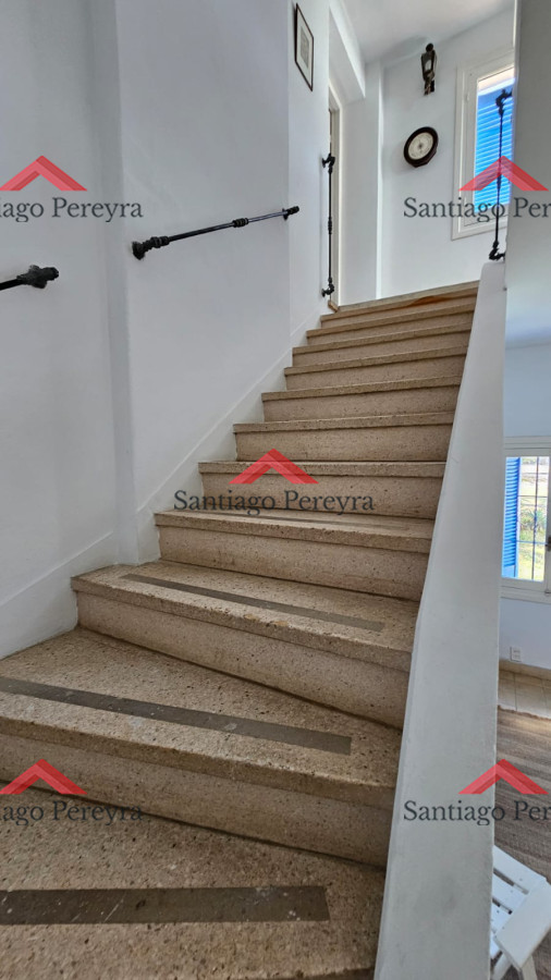 Casa ID.6476 - Importante residencia frente al mar en venta.